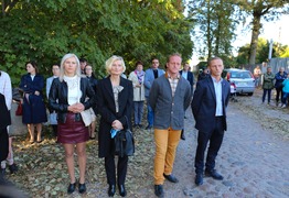  (photo)