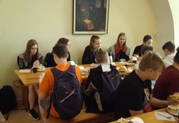  (photo)