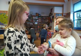  (photo)