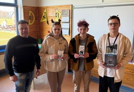  (photo)