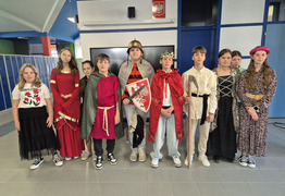 (photo)